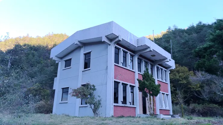 羅馬縱走入口之一：廢棄的思源派出所