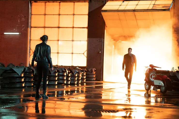 我就問這樣的英雄救美，有哪位美女會不為他傾心著迷？（圖／仲業文創提供）