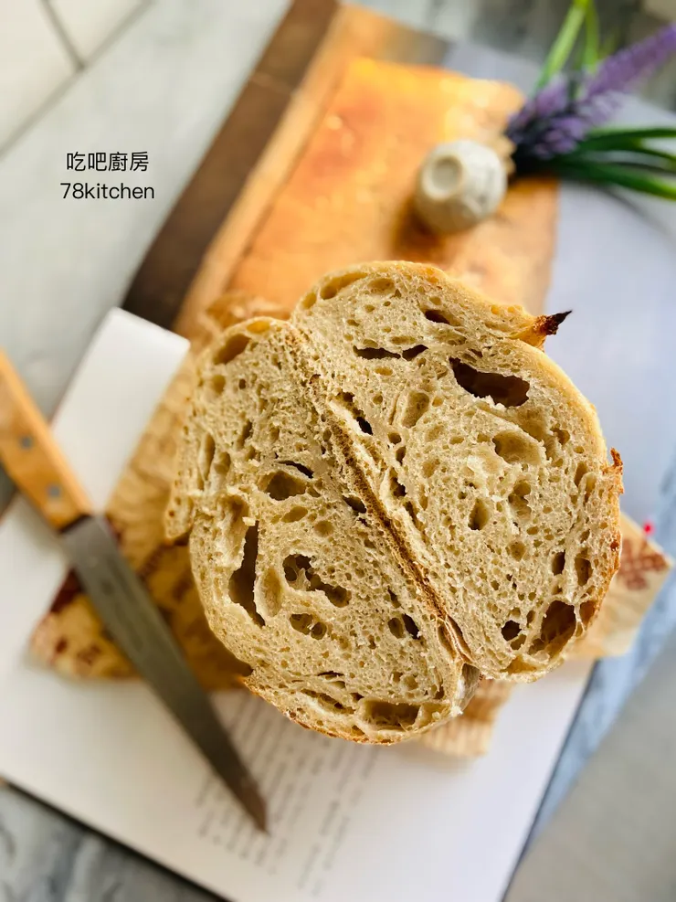 1206 出爐的20%裸麥杏桃酵液麵包