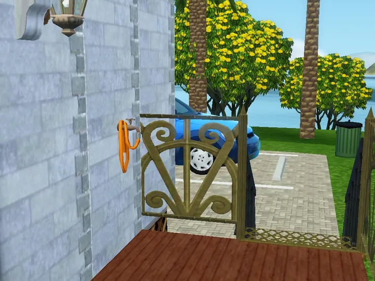 平台上的水喉和水管是給爸爸洗車用。