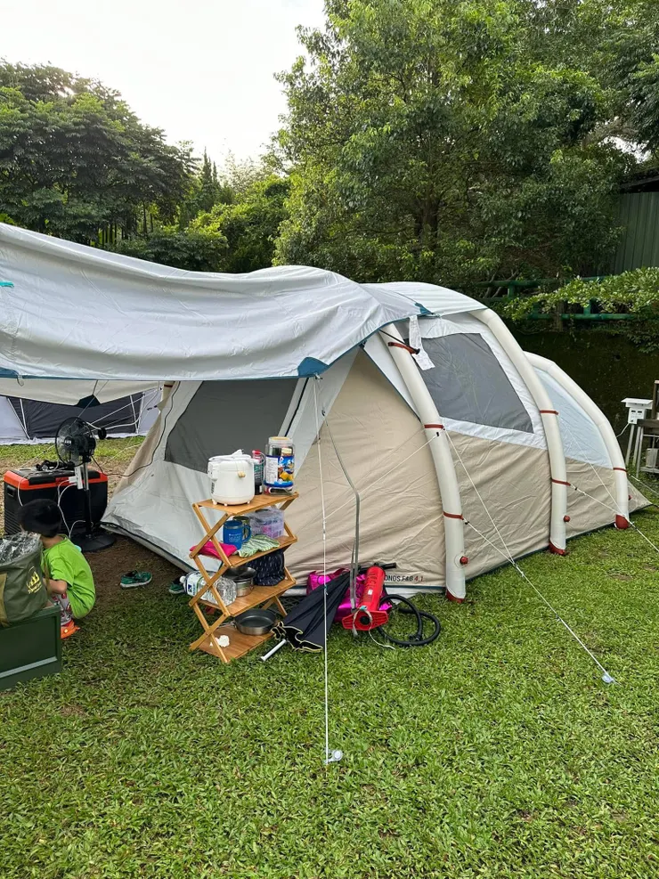 突然下大雨☔️雨不停時，這個帳篷還有我們的身心就開始遇見磨難