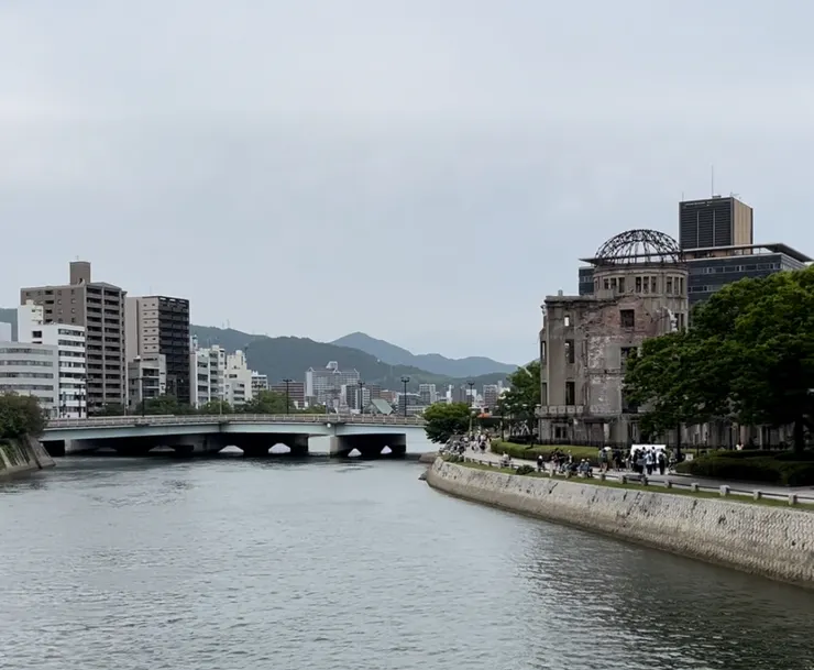 原爆圓頂屋旁的元安川。