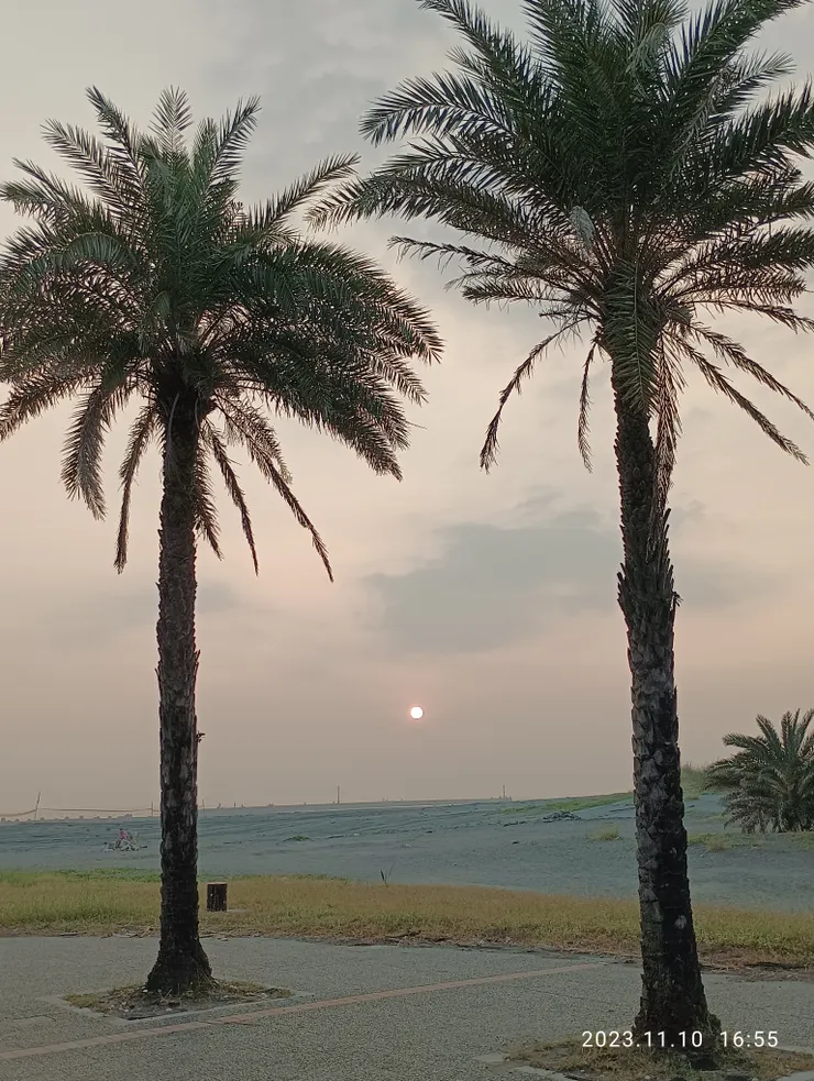 海灘向晚，自拍