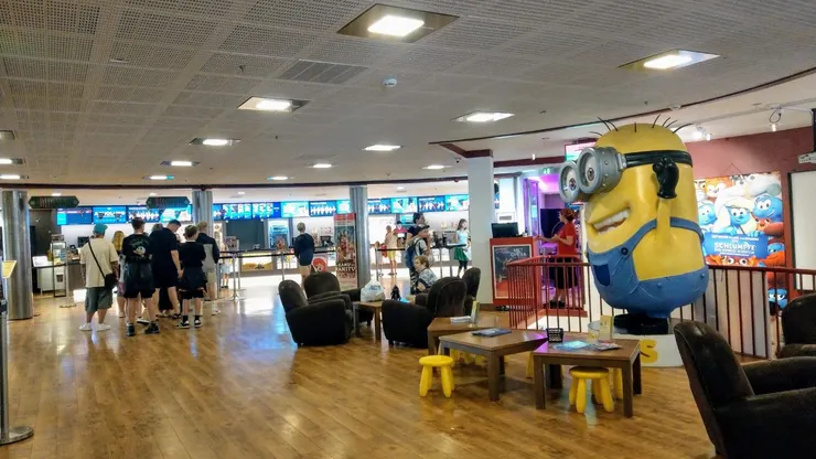 暑假期間,很多家長帶小朋友看電影