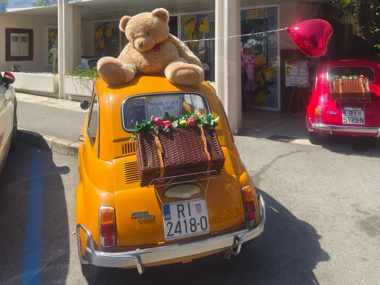 路旁可愛的出租汽車