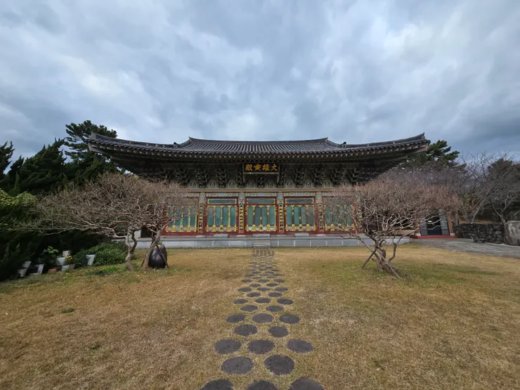 還經過一個大雄寶殿