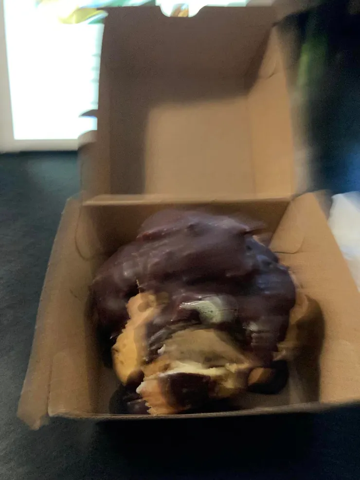 本日甜點，泡芙。老闆娘家的甜點都和手掌一樣大