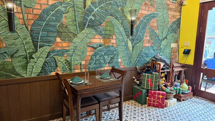 越南商家土地公真的是接地氣喔！