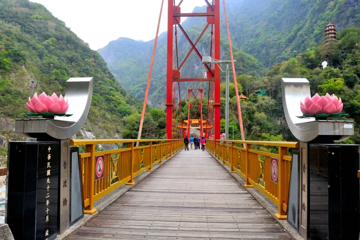 【通往祥德寺的普渡橋】