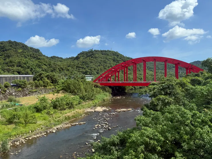 從車上看到的山景