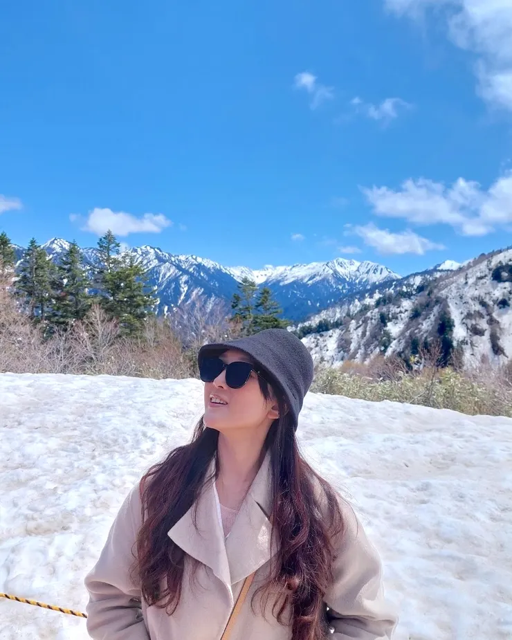 背景是雪山，真的好好拍