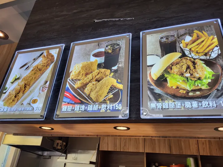 沒想到除了炸雞外 也有賣漢堡！！