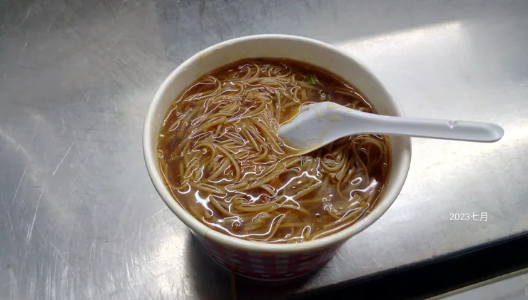 忘了先拍照就先攪拌了,上層原本應該鋪著大腸香菜