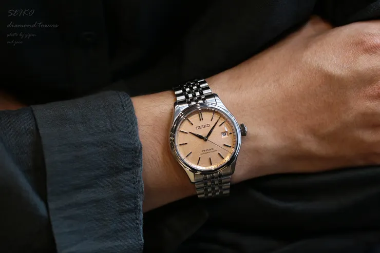 Seiko Presage經典系列，型號 SPB467J1 洗柿 (Araigaki)是洗淨後漂白過的柿子色