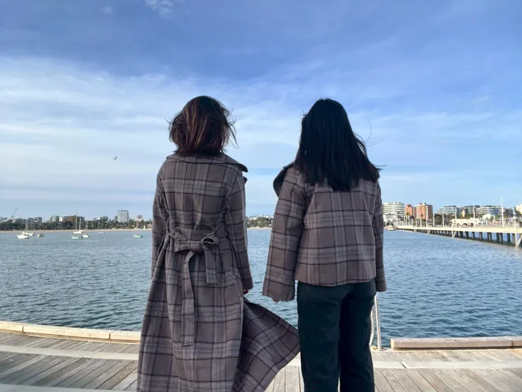 在墨爾本買了姐妹大衣!