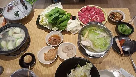 [宜蘭美食]宜蘭市熱門人氣富美海鮮鍋物，各式海鮮、肉類火鍋主