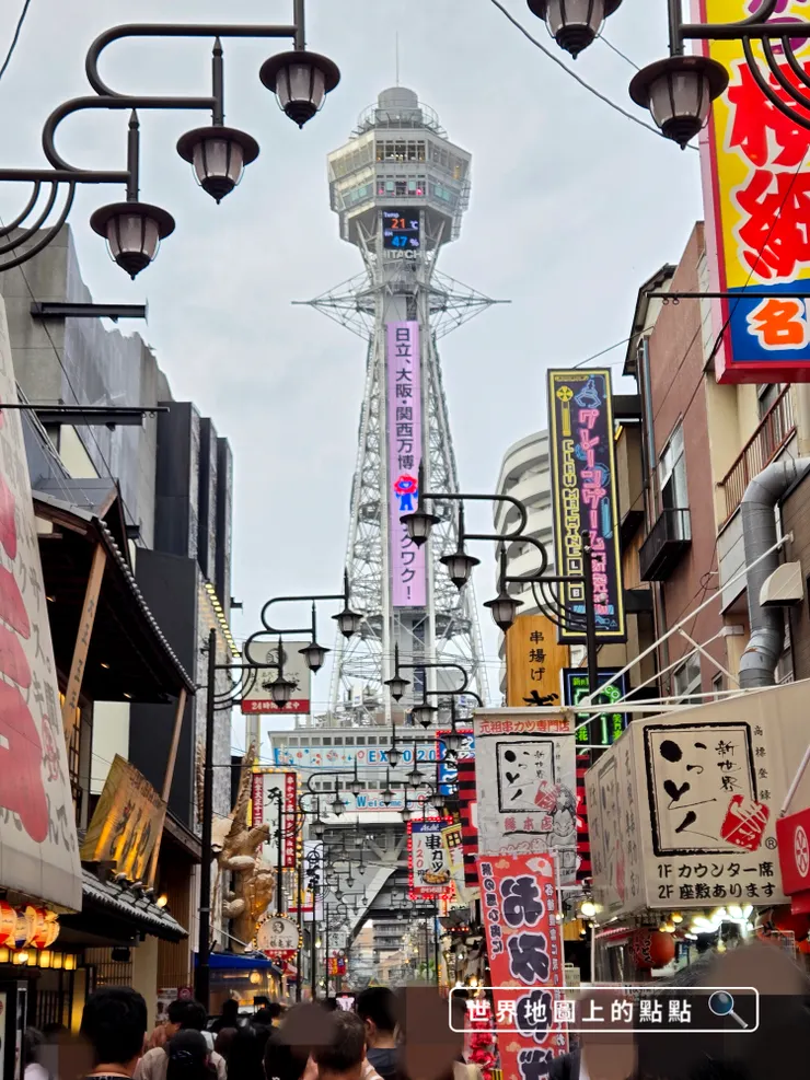 從新世界本通商店街遠拍通天閣