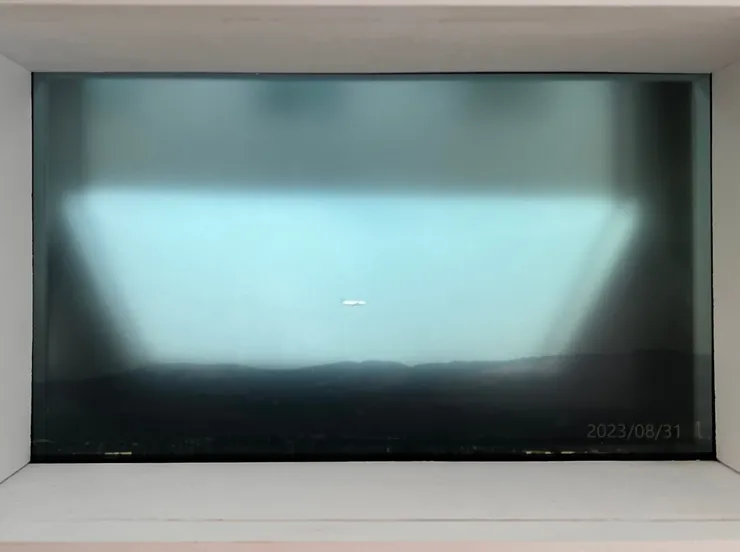 郭恩碩，《我擷取到她房間裡的雲》，2024，鏡子、風景，依場地空間製作。