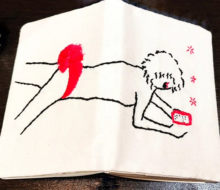 當愛情敲門時，請記得敞開心扉迎接。 純手工繡線筆記本 | 野村 祐 Yu Nomura 梵靈乾坤工作室提供