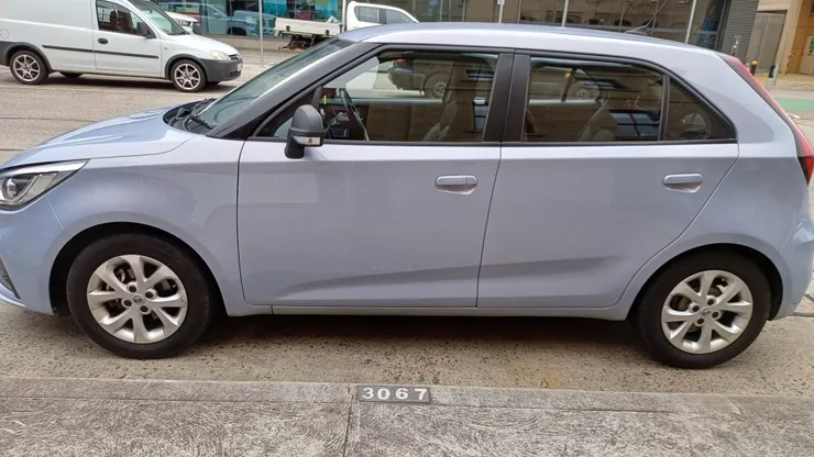 Bargain租車：藍灰色小車