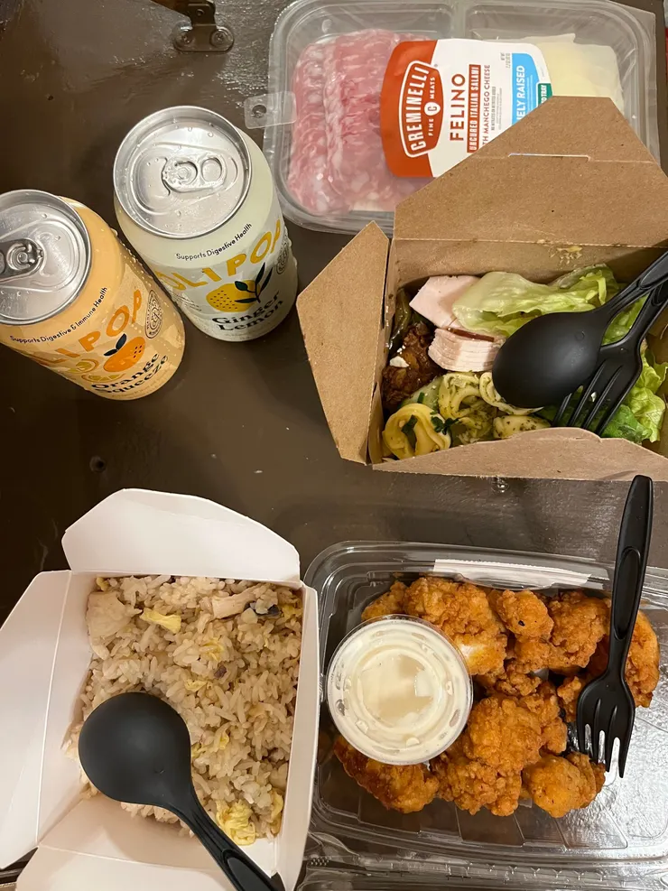 到 Whole foods 超市買晚餐及宵夜