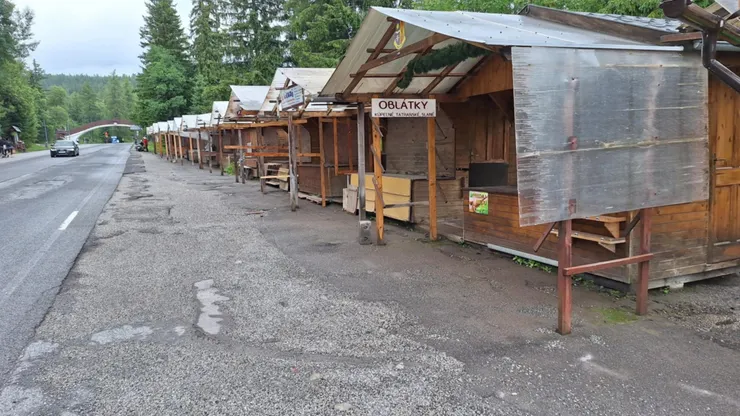 早上 Štrbské Pleso 路邊的商店都還沒開