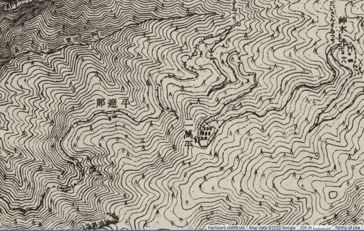 屏遮那與二萬平之間水平距離很近，但之間的高度落差相當大(取自1924年日治五萬分之一地形圖(陸地測量部))
