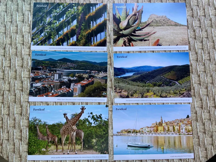 每一張的背面都是漂亮的照片，就像明信片一樣