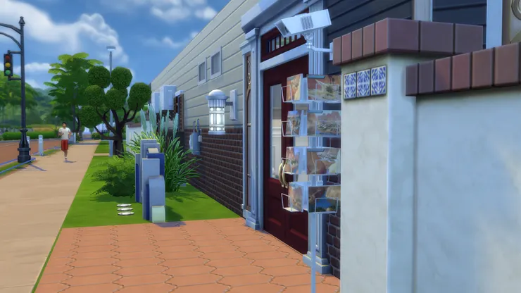 校門外放著學校的介紹和宣傳單張，有興趣報讀可以拿來參考。