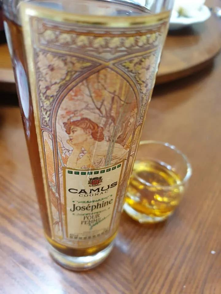 很喜歡慕夏,不是因為酒