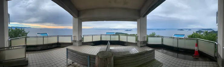 很棒的觀景台，自己帶個手沖咖啡，發呆神遊挺不賴。