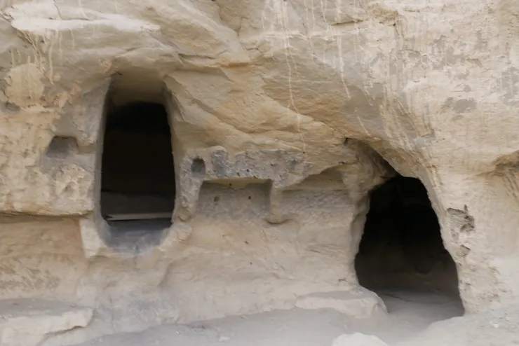 這些洞窟是當年平民所居住的地方