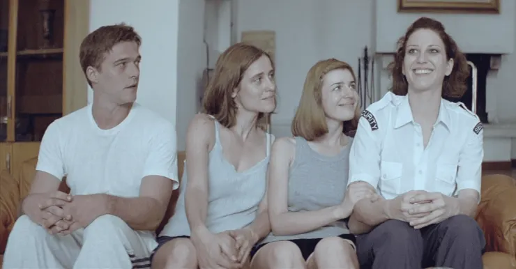 左起：哥哥，姊姊，妹妹，工廠保全。《DOGTOOH》劇照，來源：IMDb