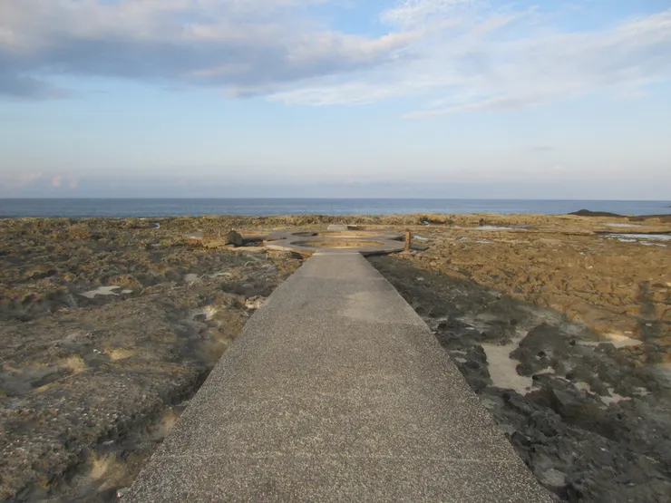 1999年,菲比無法在雨中背著單眼相機前往朝日溫泉,直至2019年這才拍下不似當年的溫泉