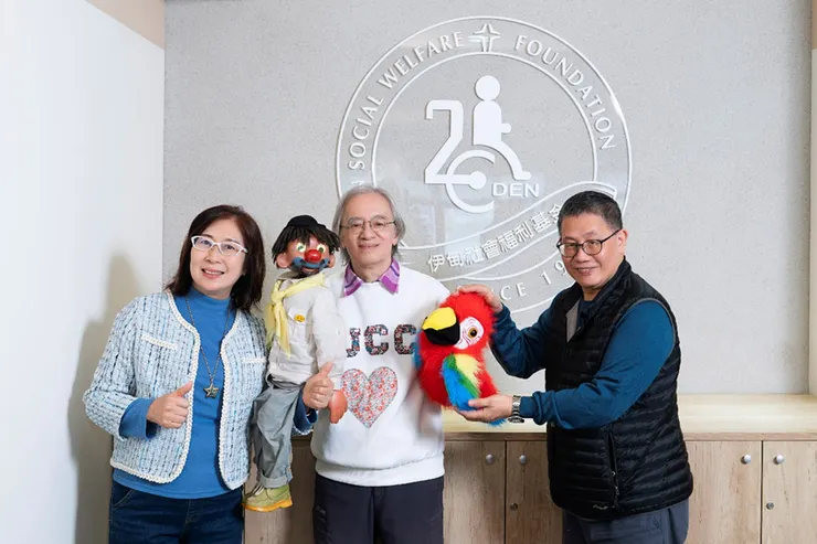 （圖說：這嶄新的一年，神以豐盛的恩典充滿我們，使我們的身、心、靈都活在滿滿的恩典之下，相信這也是劉姐給我們的祝福。)