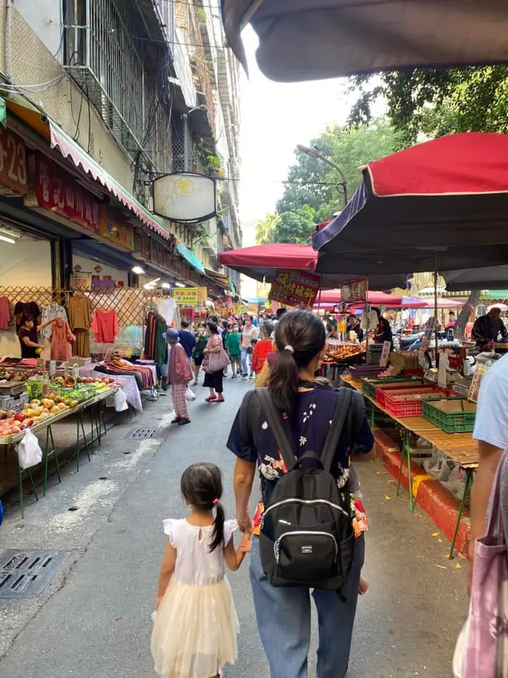 週日的市場總是熱鬧