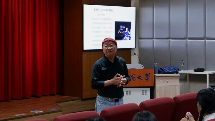 首場講座由「一件重要的差事：從差事劇團35年來在921地震的石岡、少年監所談劇場的落地生根」談起