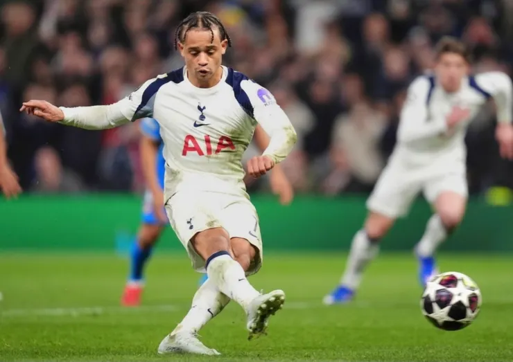 西蒙斯射入十二碼球助熱刺險勝3:2