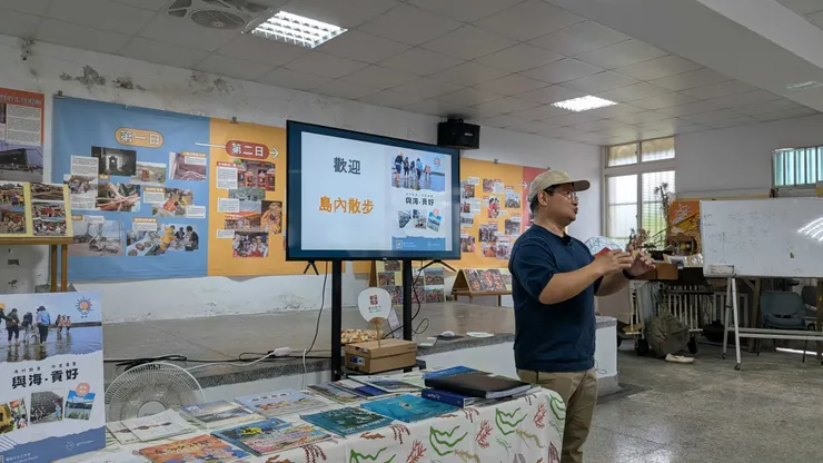市內的講解主要在馬崗的居民活動中心