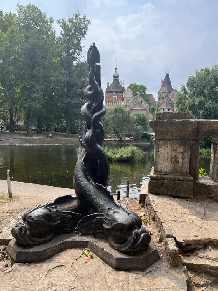 據說是纏在一起的海豚