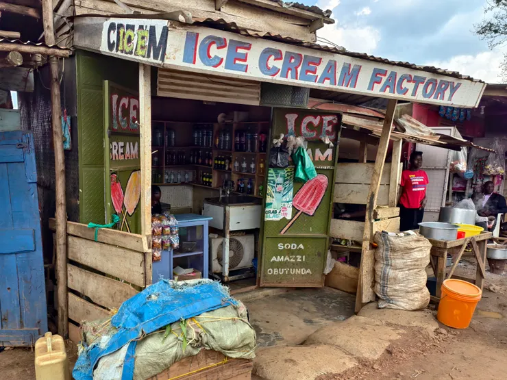 賣飲料及冰品的小店。