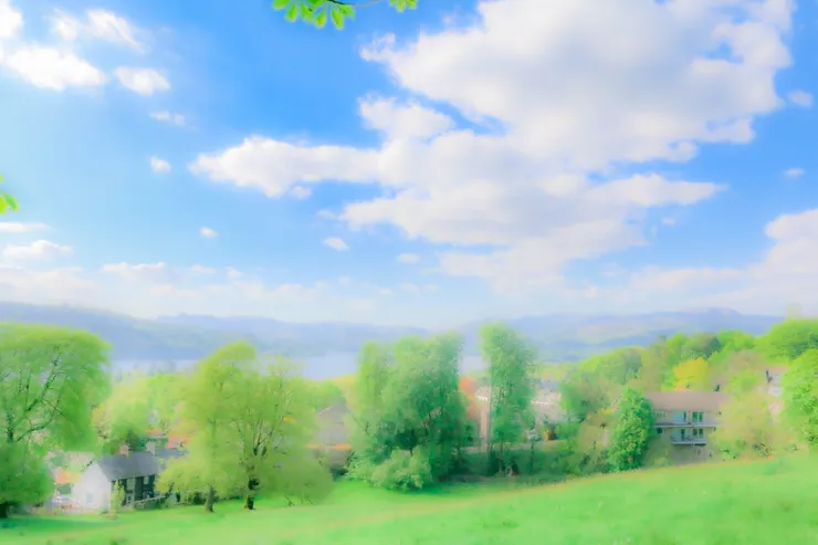 從小山坡上俯視溫德米爾湖及湖畔別墅群