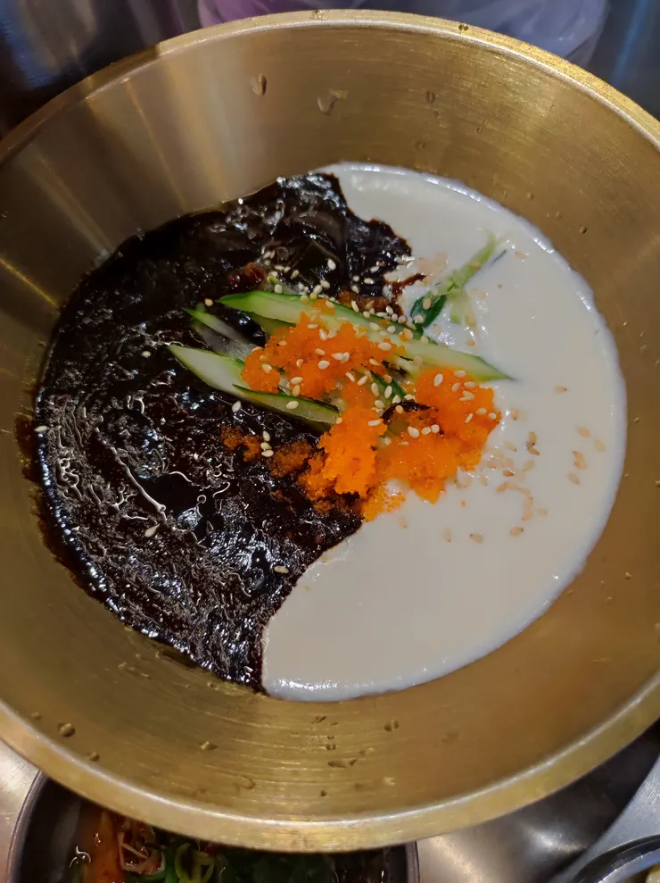 拌拌魚卵黑白炸醬麵