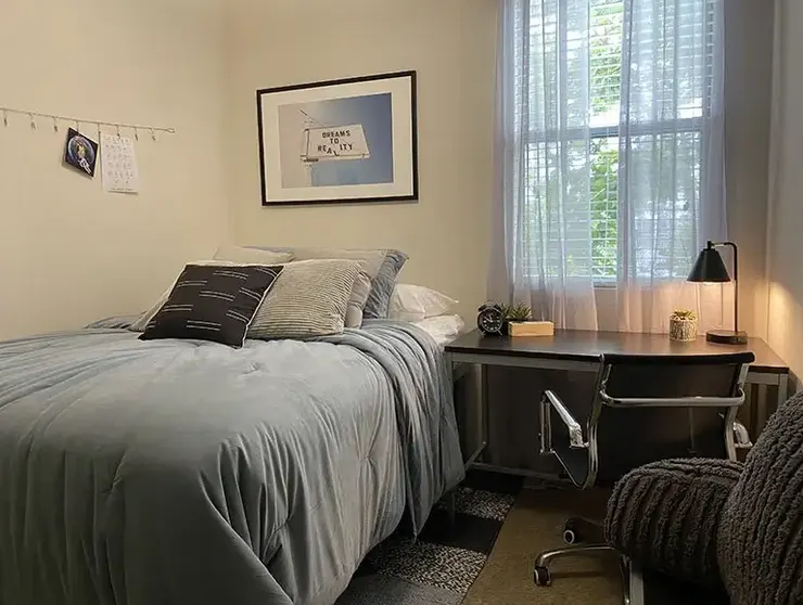 房間示意圖，非本人當時住的房間，但圖中格局與擺設皆與當時我住的時候一樣。