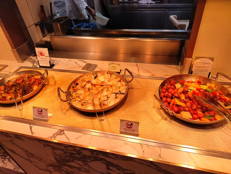 義式松露黃金豆腐、季節時蔬、陳酒梅汁蜜桃燴素排骨