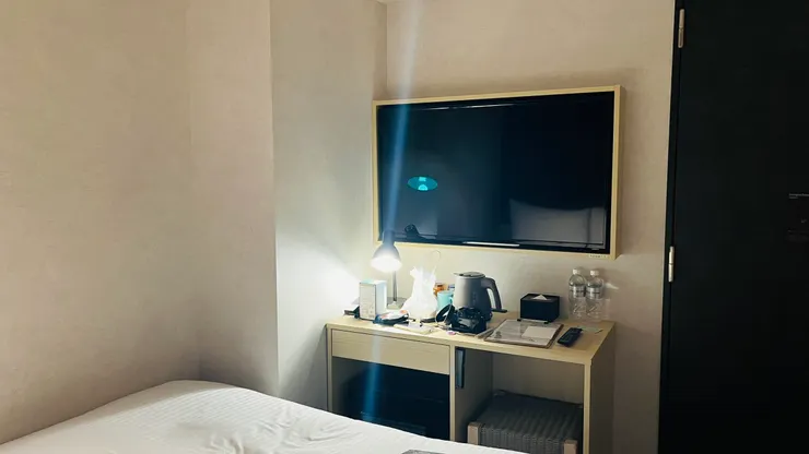 當然桌面剩的空間就不大了。