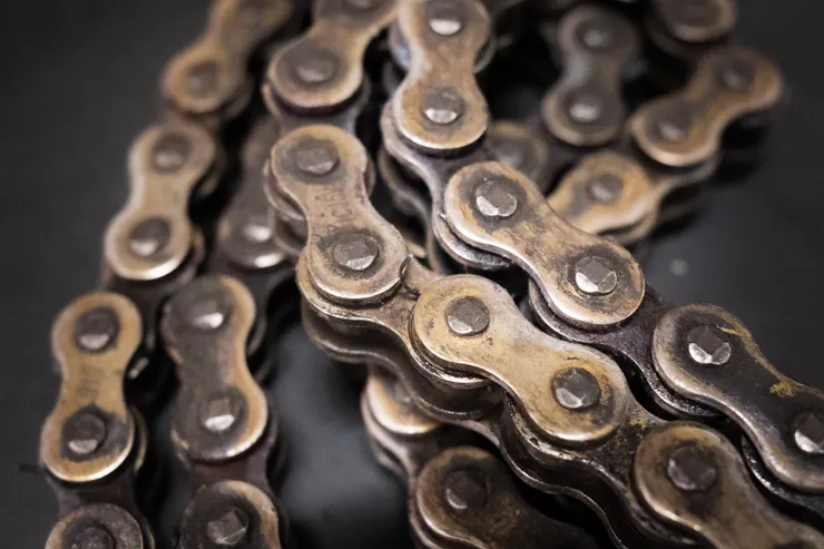 一條條破損的油封（圖片中央）