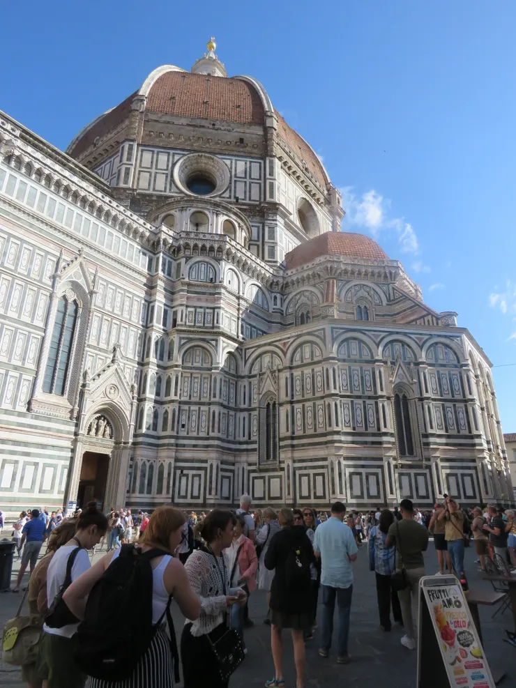 弗羅倫斯百花大教堂廣場人潮聚集