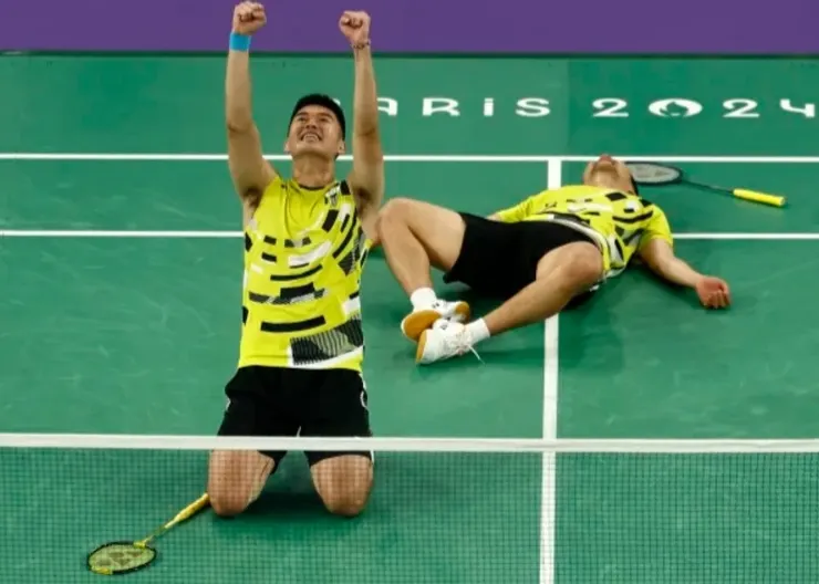 「麟洋配」獲勝後振臂歡呼