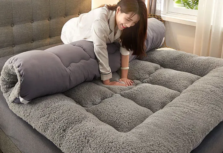 柔軟蓬鬆｜羊羔絨床墊